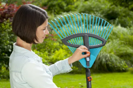 Грабли Gardena веерные регулируемые из пластика 03099-20