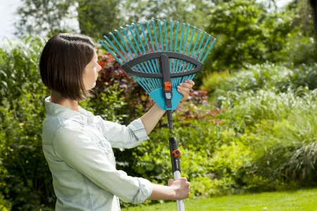 Грабли Gardena веерные регулируемые из пластика 03099-20