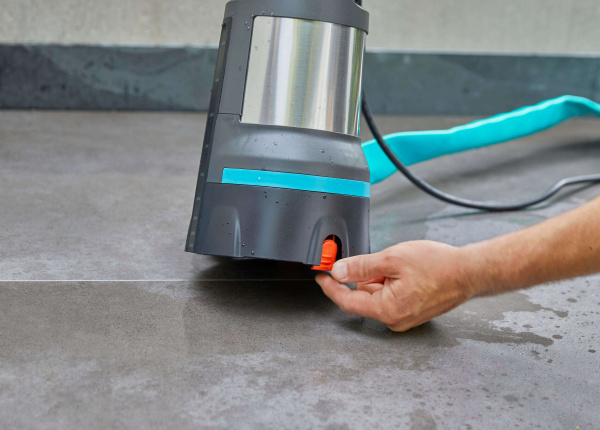 Насос дренажный для чистой воды Gardena 11000 Aquasensor 09034-20