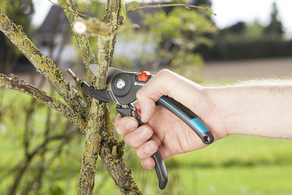 Секатор Gardena c наковаленкой A/M 08903-20