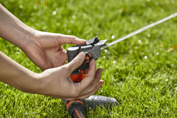 Дождеватель импульсный на подставке Gardena Premium 08135-20