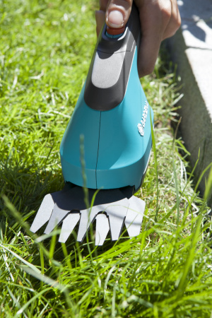 Аккумуляторные ножницы Gardena AccuCut Li c 2-мя ножами (8 см и 12 см) 