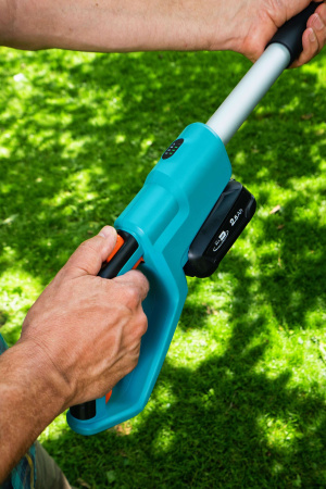 Телескопическая пила для обрезки высоких веток аккумуляторная Gardena TCS 20/18V без АКБ 14770-55