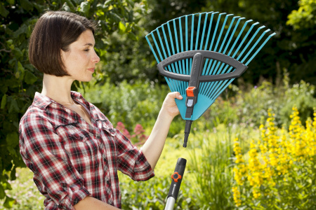 Грабли Gardena веерные регулируемые из пластика 03099-20