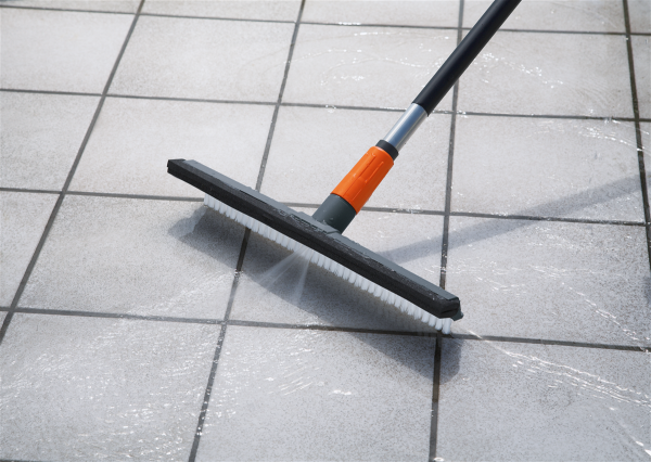 Щетка скребок Gardena с водосъемником 05566-20