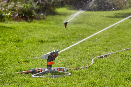 Дождеватель импульсный на подставке Gardena Premium 08135-20