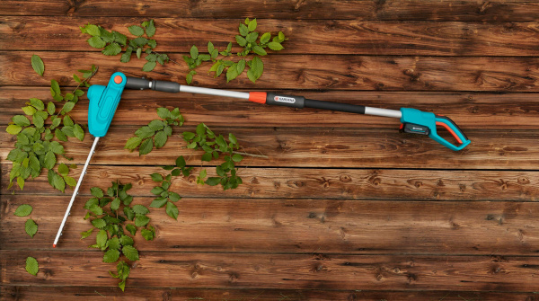 Телескопические ножницы для живой изгороди аккумуляторные Gardena THS 42/18V  с АКБ 14732-20