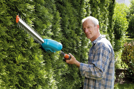 Телескопические ножницы для живой изгороди аккумуляторные Gardena THS 42/18V  с АКБ 14732-20